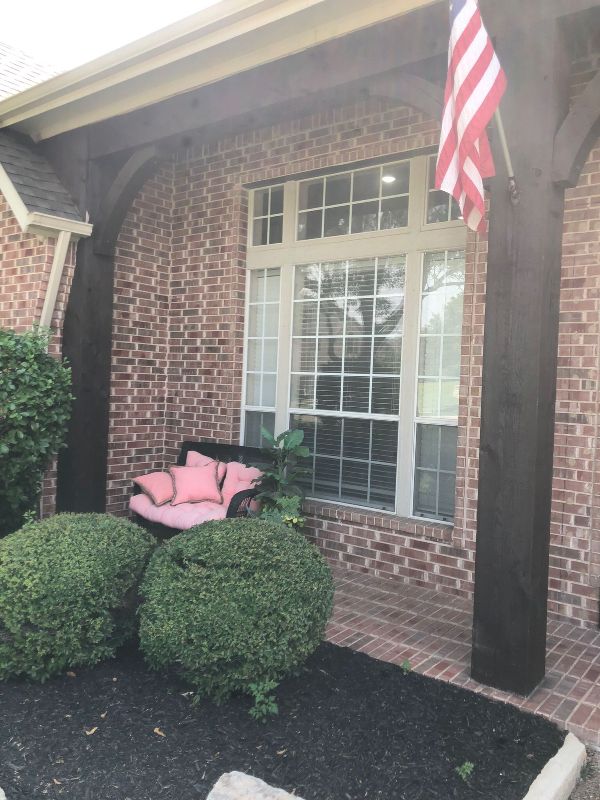How B&B construction Remodel front using white stone?